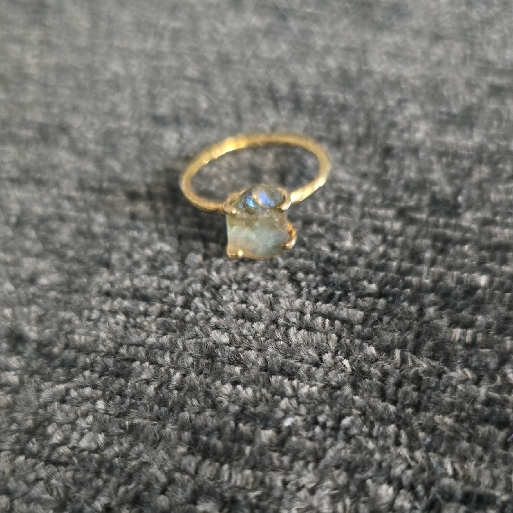Elegant Gold Ring with Blue Stone